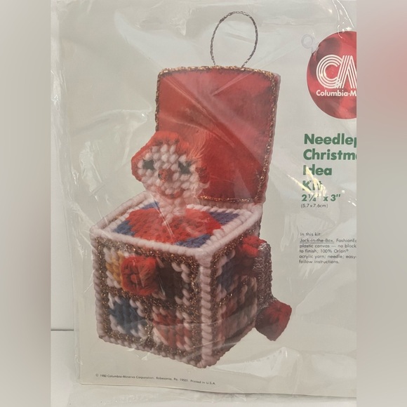 Lot of 2 Columbia Minerva Needlepoint Plastic Canvas Kits 8338 & 8331 VTG 1980 - Picture 4 of 14